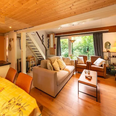 In Hastiere Near Castle Сasa de vacaciones