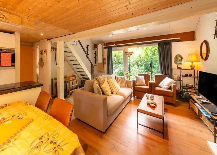 In Hastiere Near Castle Feriehus