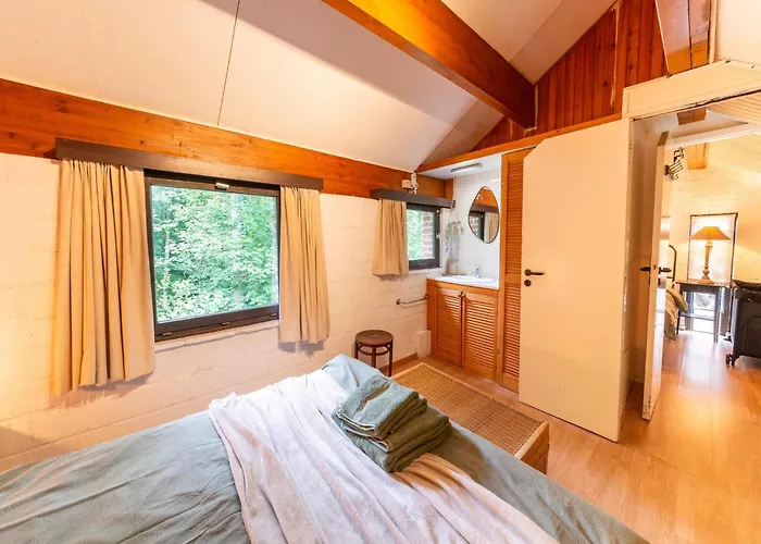 In Hastiere Near Castle Feriehus