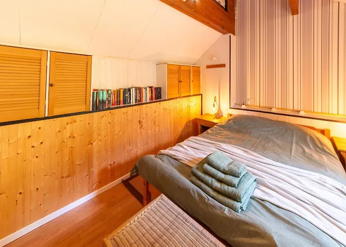 Feriehus In Hastiere Near Castle *