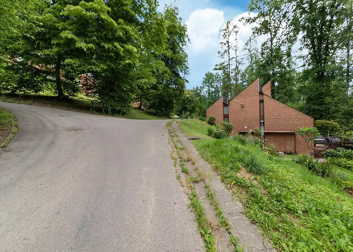 In Hastiere Near Castle Feriehus